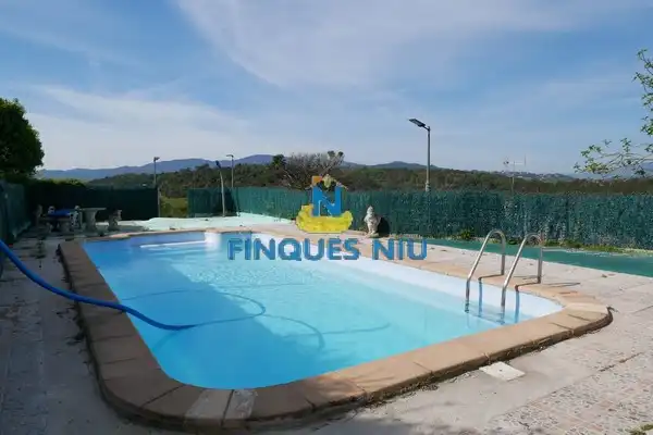 Xalet amb piscina en venda a Carrer Can Cua