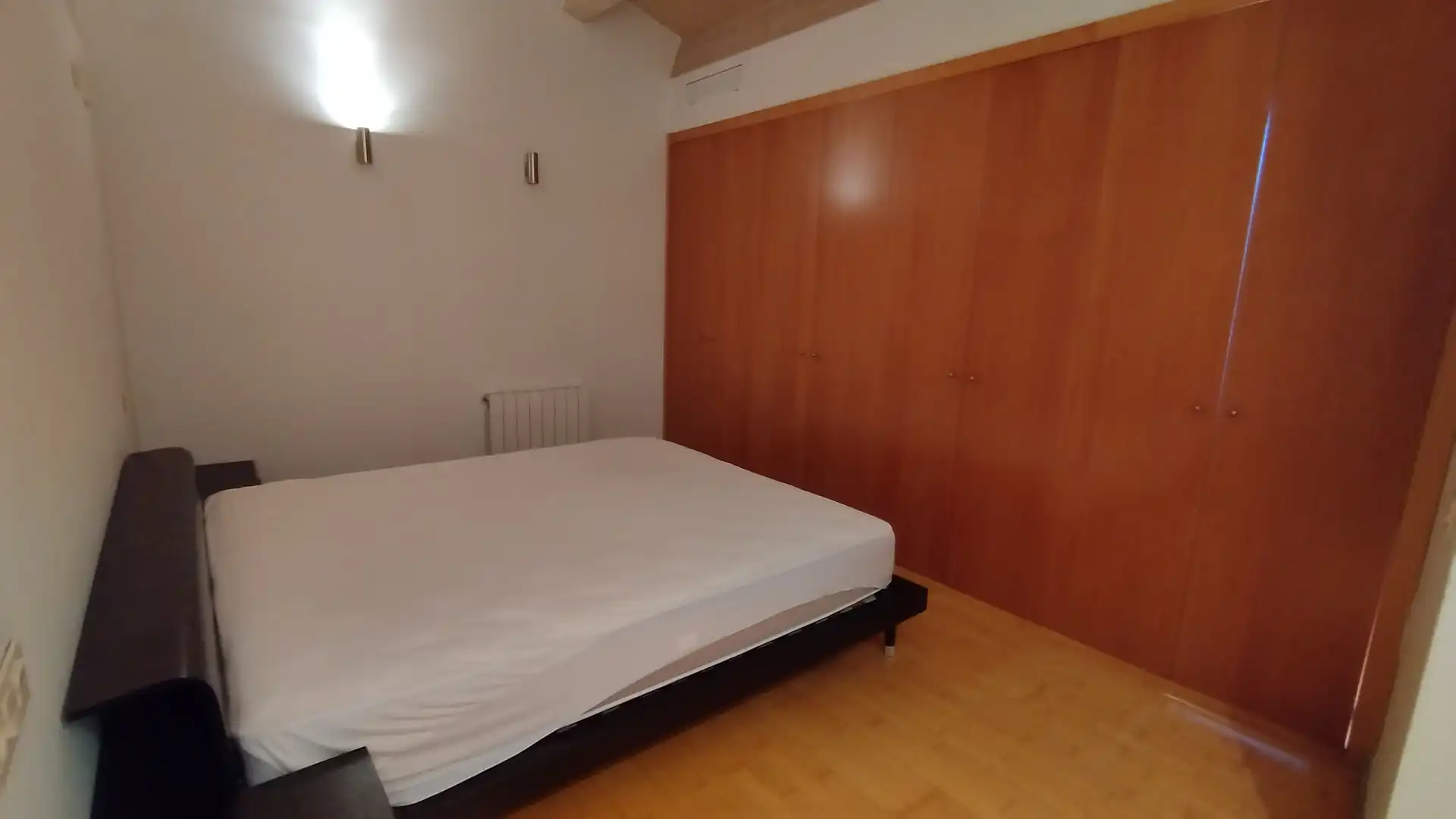 Dormitori de Pis en venda en Huesca amb Aire condicionat, Terrassa i Moblat