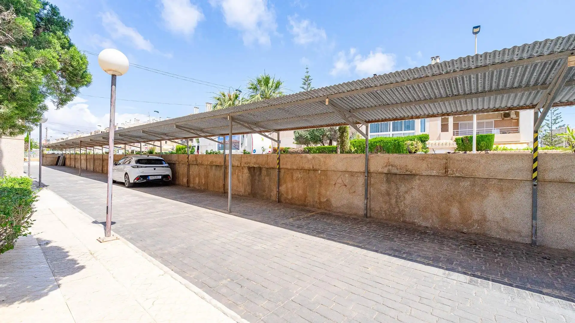 Parkplatz von Wohnungen zum Verkauf in Torrevieja mit Terrasse und Gemeinschaftspool