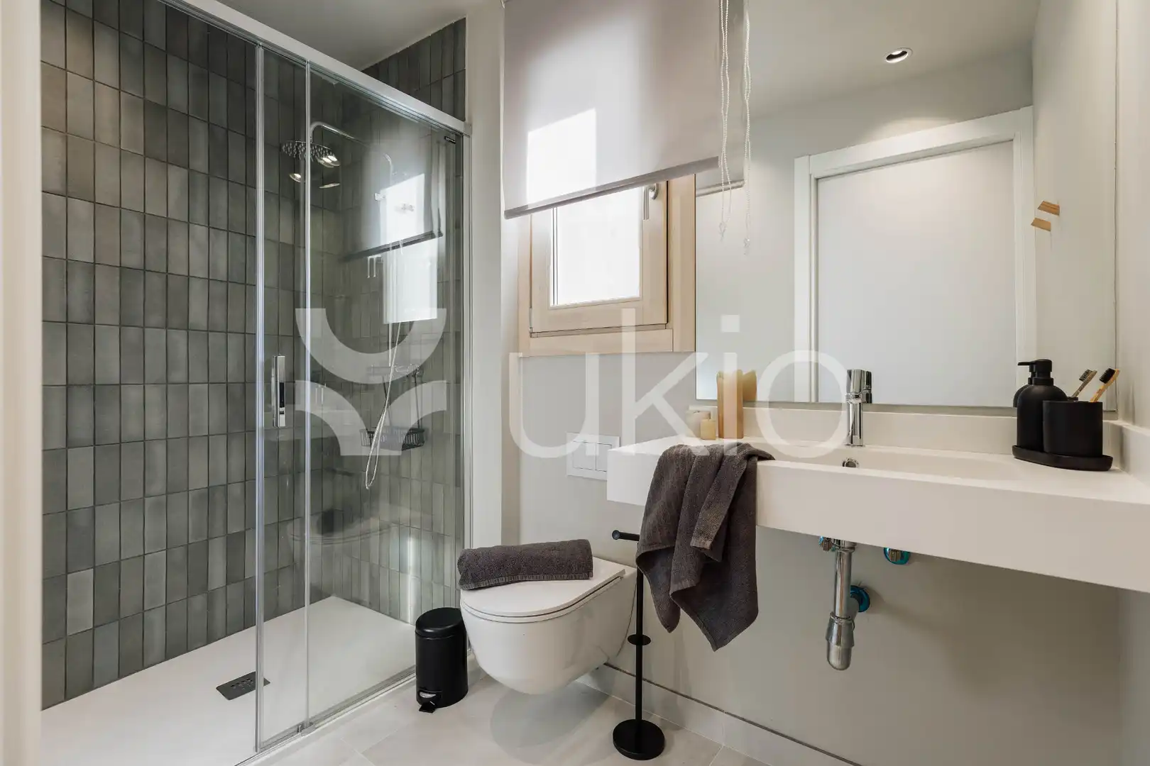 Baño de Apartamento de alquiler en Barcelona con Aire acondicionado, Calefacción y Amueblado