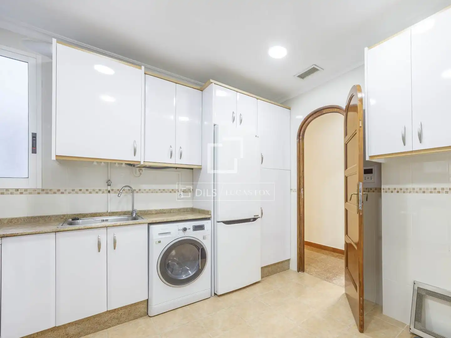 Kitchen of Flat for rent in Valencia  with Air Conditioner, Heating and Balcony