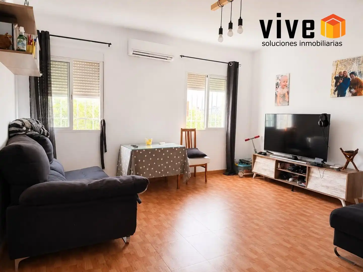 Living room of Flat for sale in Sevilla  with Air Conditioner and Storage room