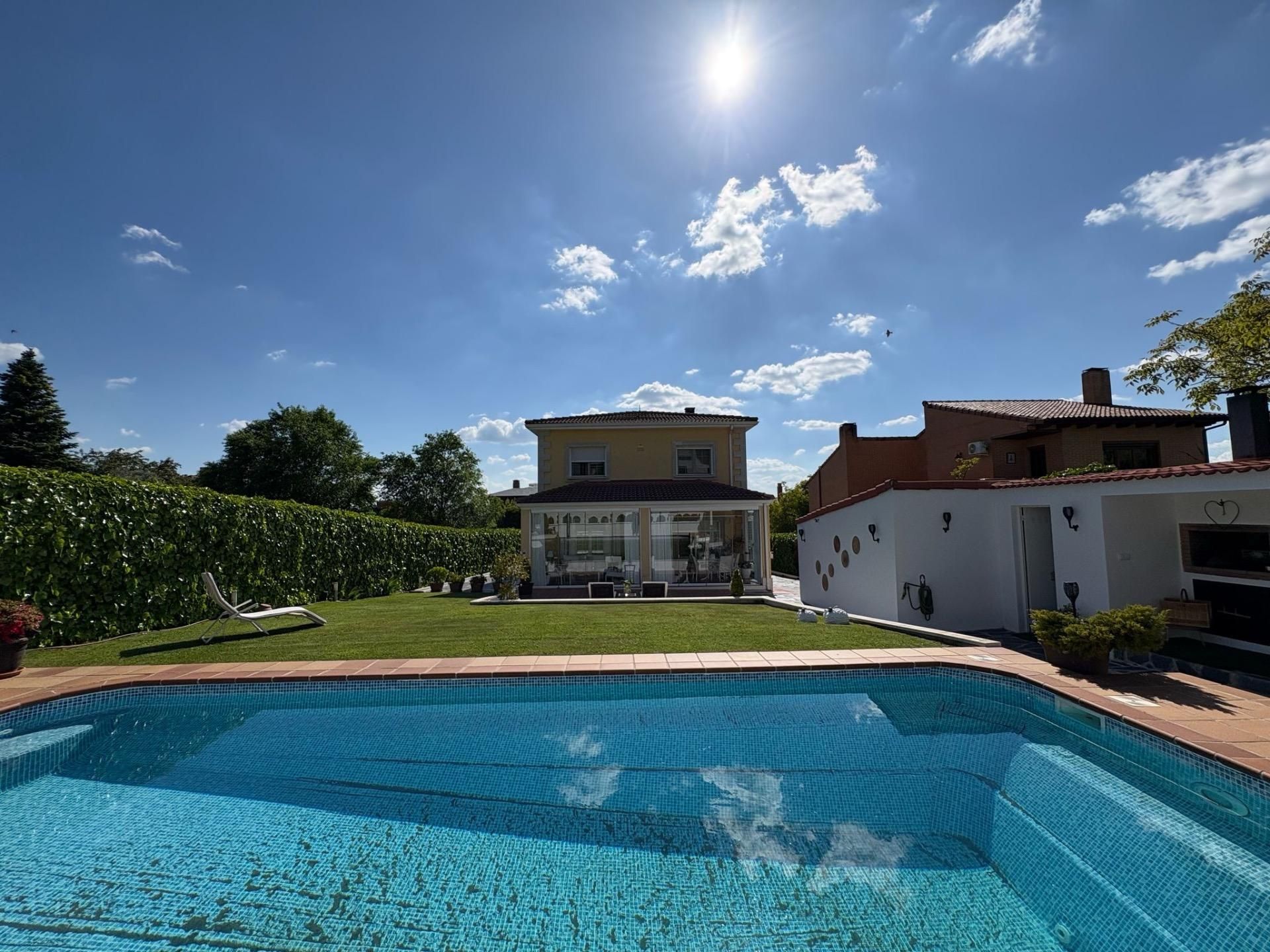 Piscina de Casa o xalet en venda en Villalbilla amb Aire condicionat, Calefacció i Jardí privat