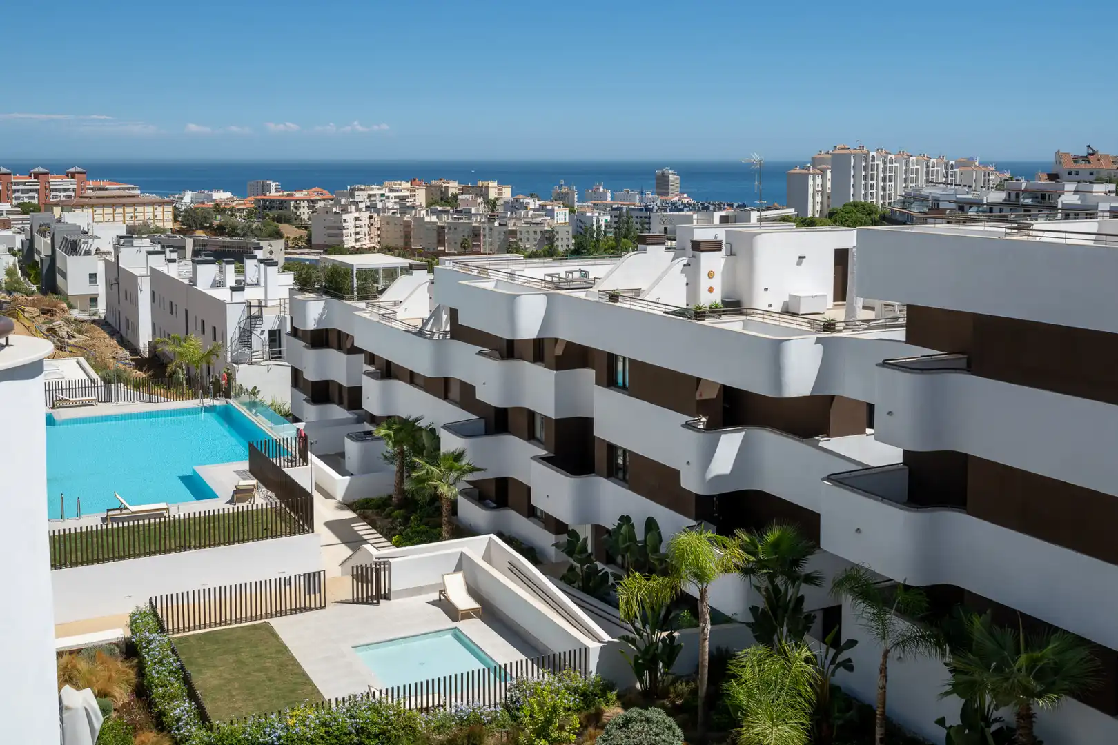 Vista exterior de Ático en venta en Estepona con Aire acondicionado, Terraza y Piscina