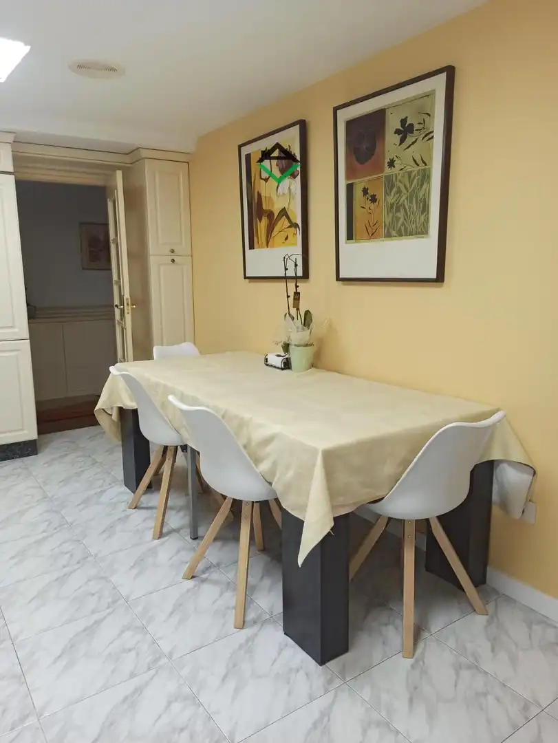 Comedor de Ático en venta en Cangas  con Calefacción, Terraza y Amueblado