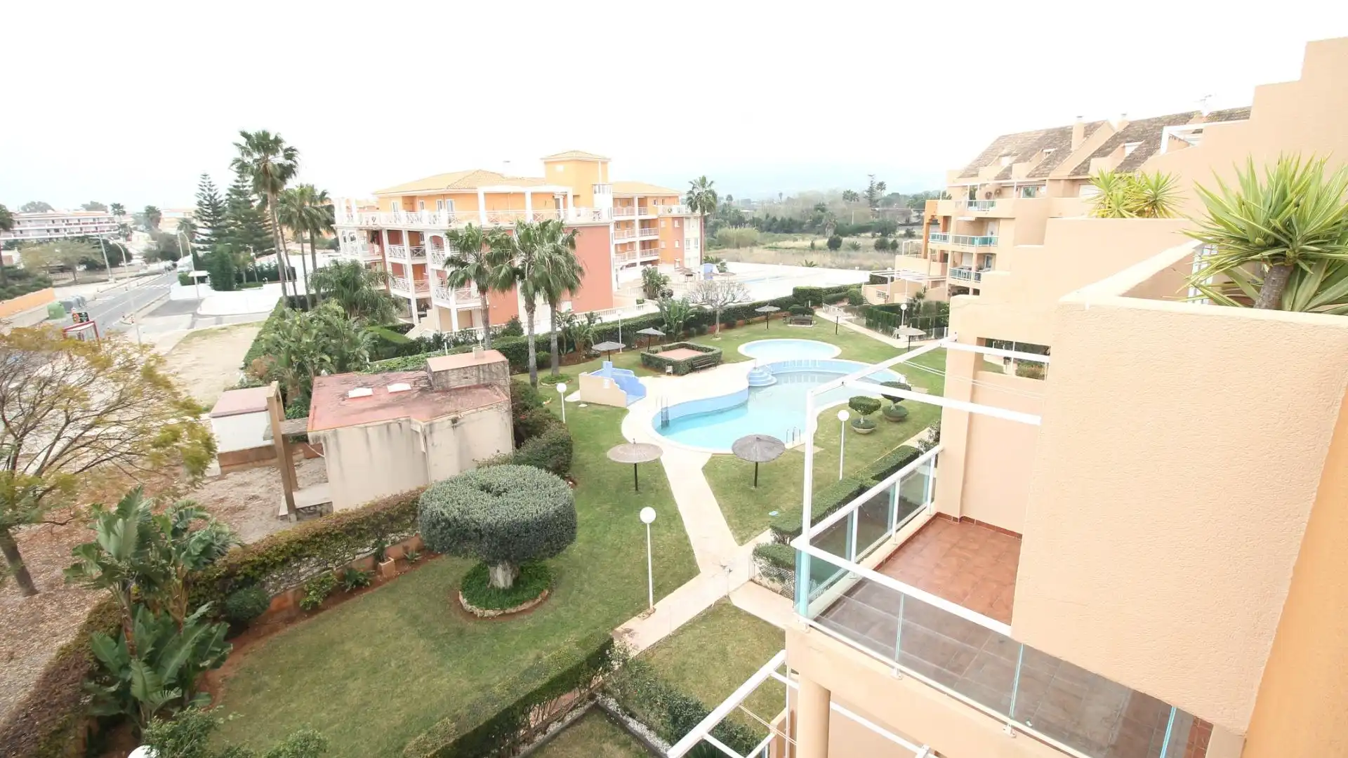 Piscina de Ático en venta en Dénia con Aire acondicionado, Terraza y Piscina comunitaria