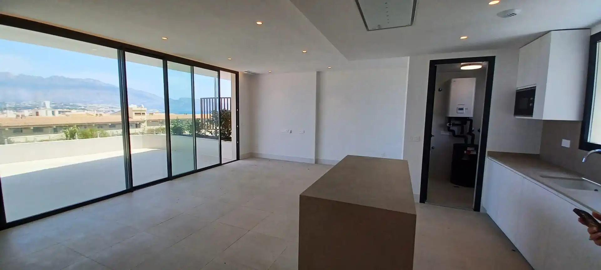 Sala de estar de Apartamento en venta en L'Alfàs del Pi con Aire acondicionado, Calefacción y Jardín privado