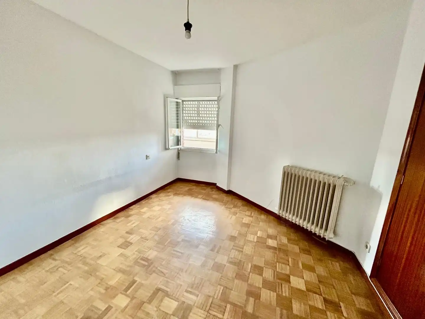 Habitación de Ático en venta en La Bañeza  con Calefacción y Terraza