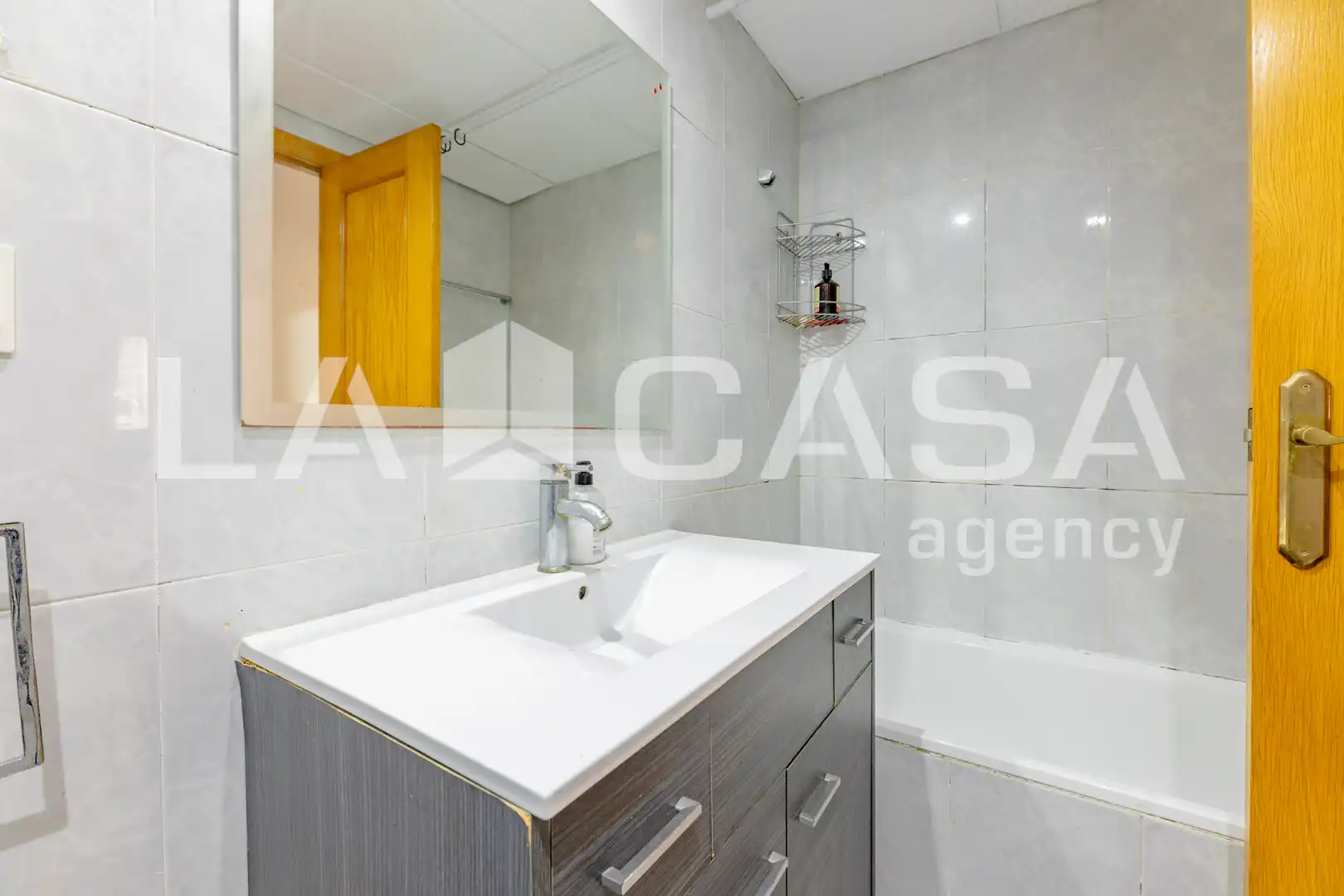 Flat for sale in Valencia  with Air Conditioner