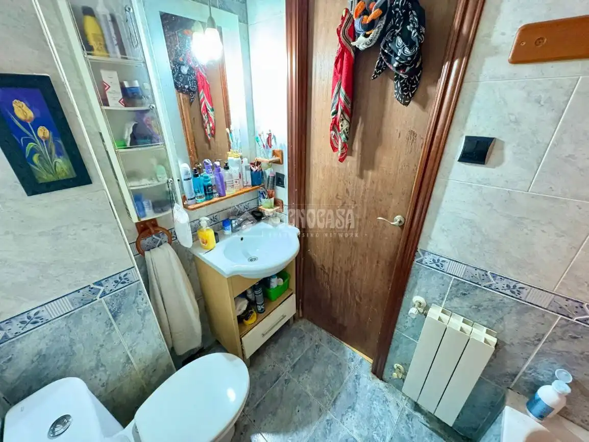Bathroom of Flat for sale in Zaragoza  with Heating