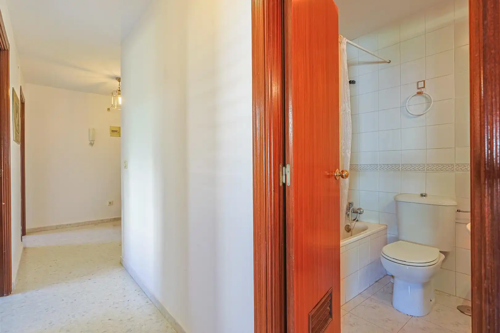 Bathroom of Flat for sale in Sevilla  with Air Conditioner and Furnished