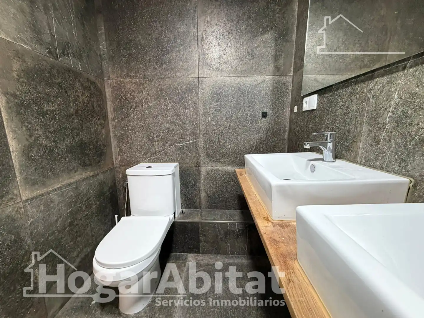 Baño de Piso en venta en Llíria con Aire acondicionado y Balcón