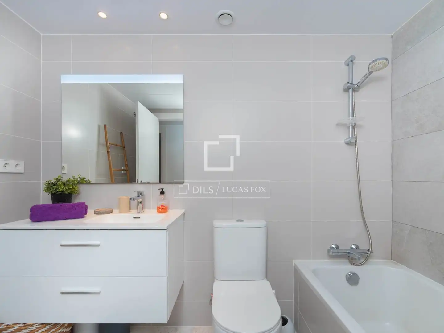 Bathroom of Flat for sale in Eivissa  with Air Conditioner, Heating and Terrace