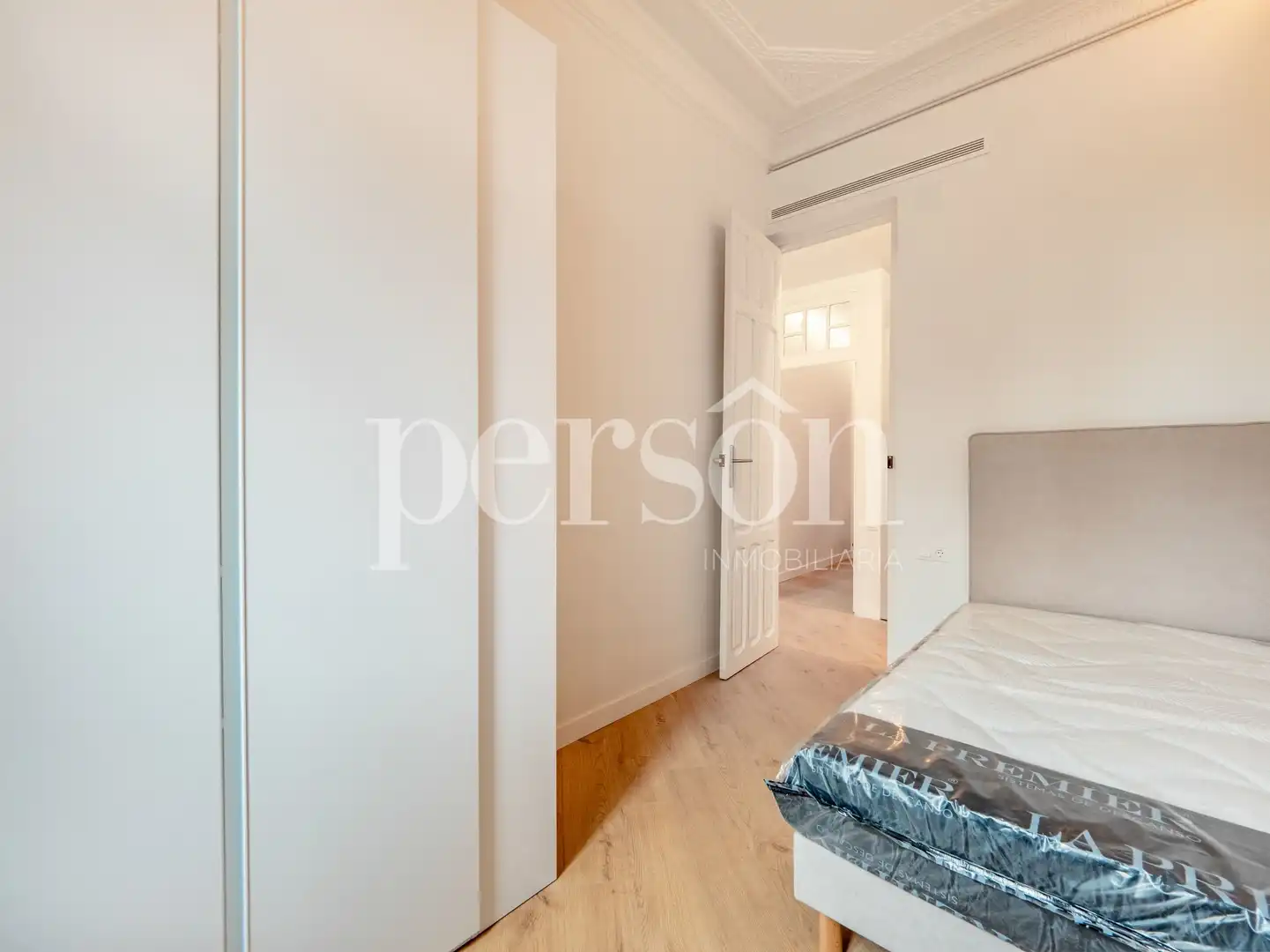 Bedroom of Flat for rent in Valencia  with Air Conditioner, Furnished and Balcony