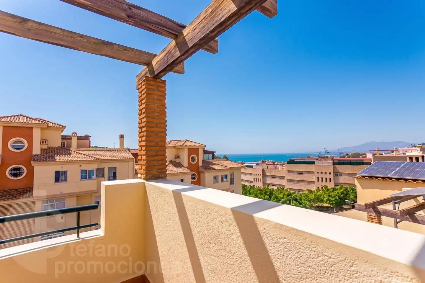 Vista exterior de Casa adosada en venta en Málaga con Aire acondicionado, Calefacción y Jardín privado