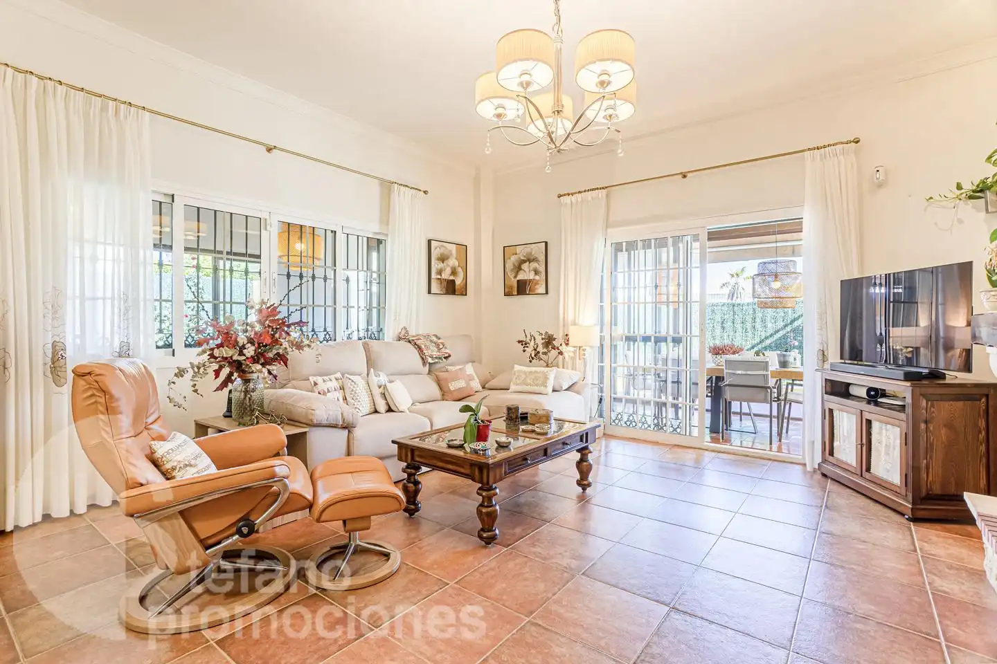 Vista exterior de Casa o xalet en venda en Málaga amb Aire condicionat, Jardí privat i Terrassa
