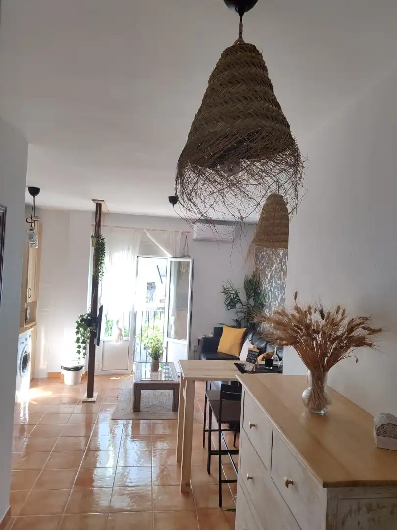 Sala d'estar de Apartament en venda en El Bosque amb Aire condicionat, Jardí privat i Moblat