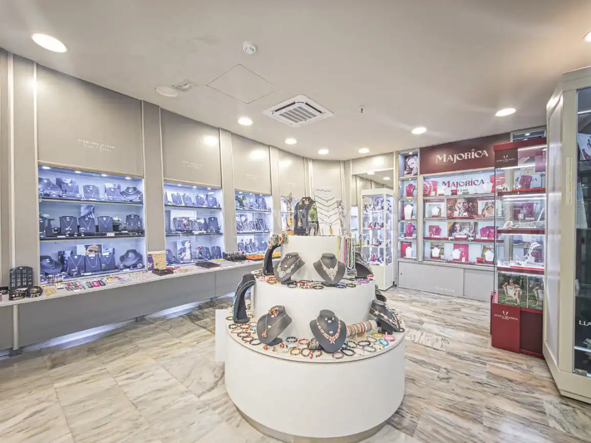 Commercial properties for sale in Arona  with Air Conditioner, Furnished and Alarm