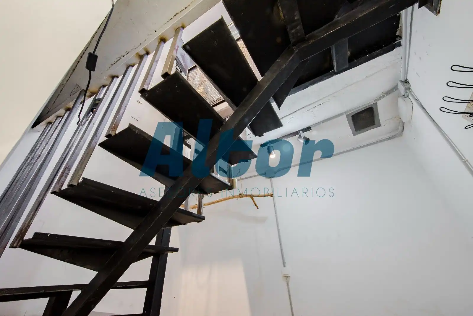 Commercial properties for sale in Madrid  with Air Conditioner