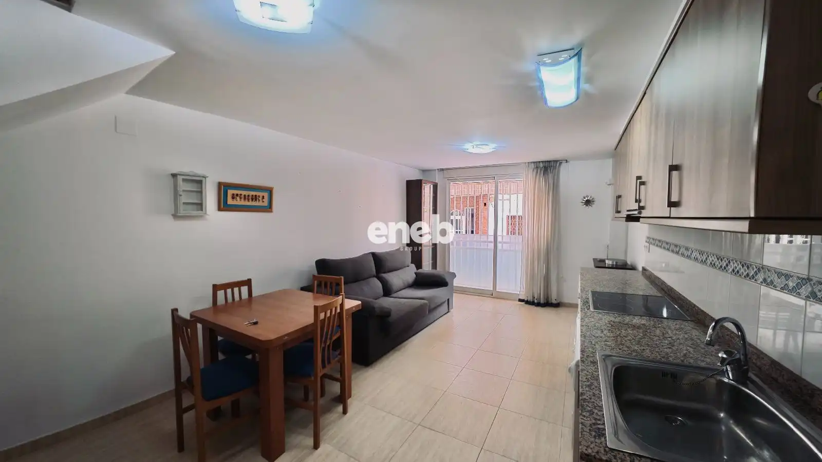 Duplex avec ascenseur à vendre à Pou