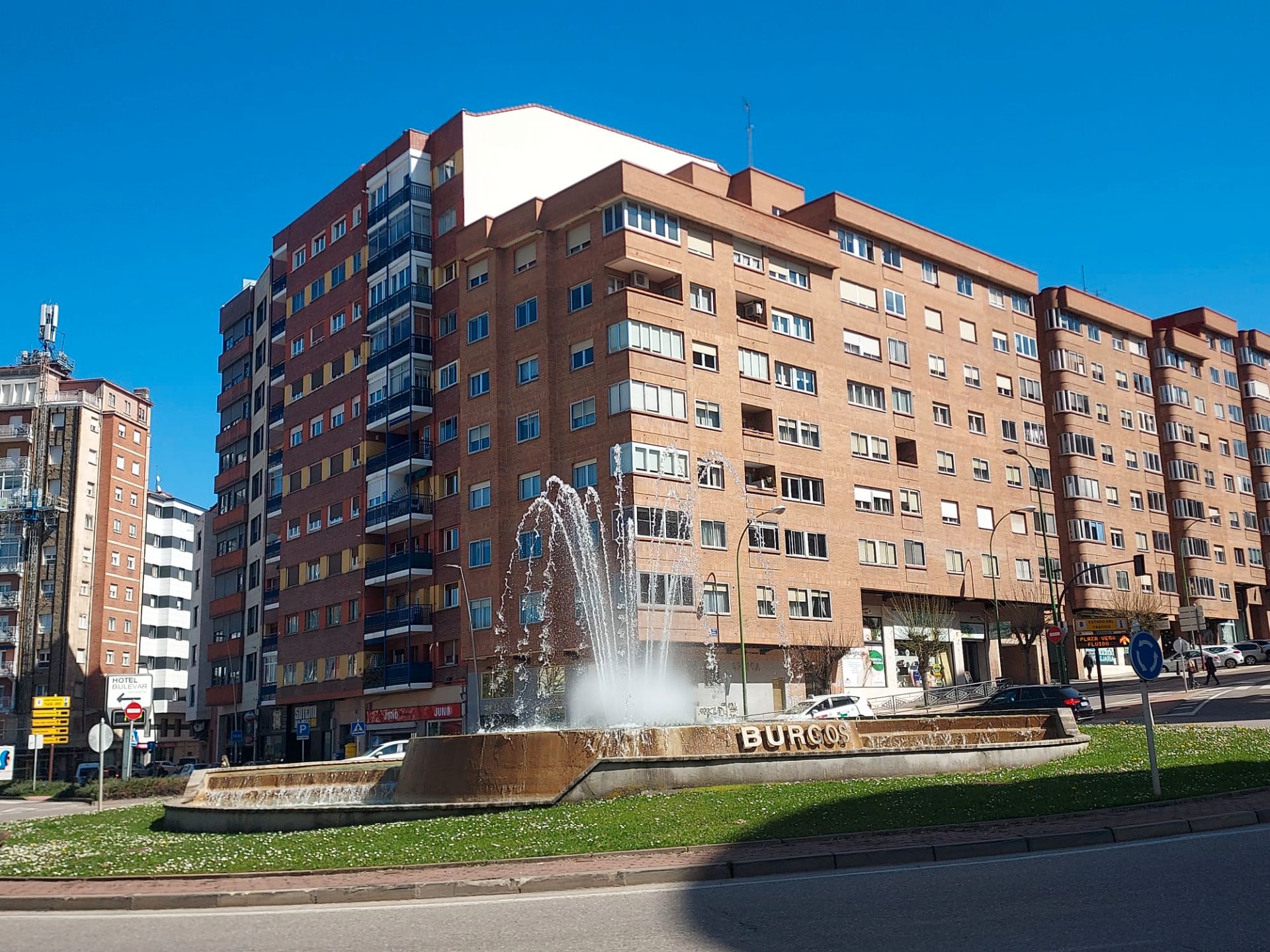 Vista exterior de Pis en venda en Burgos Capital amb Calefacció, Parquet i Terrassa