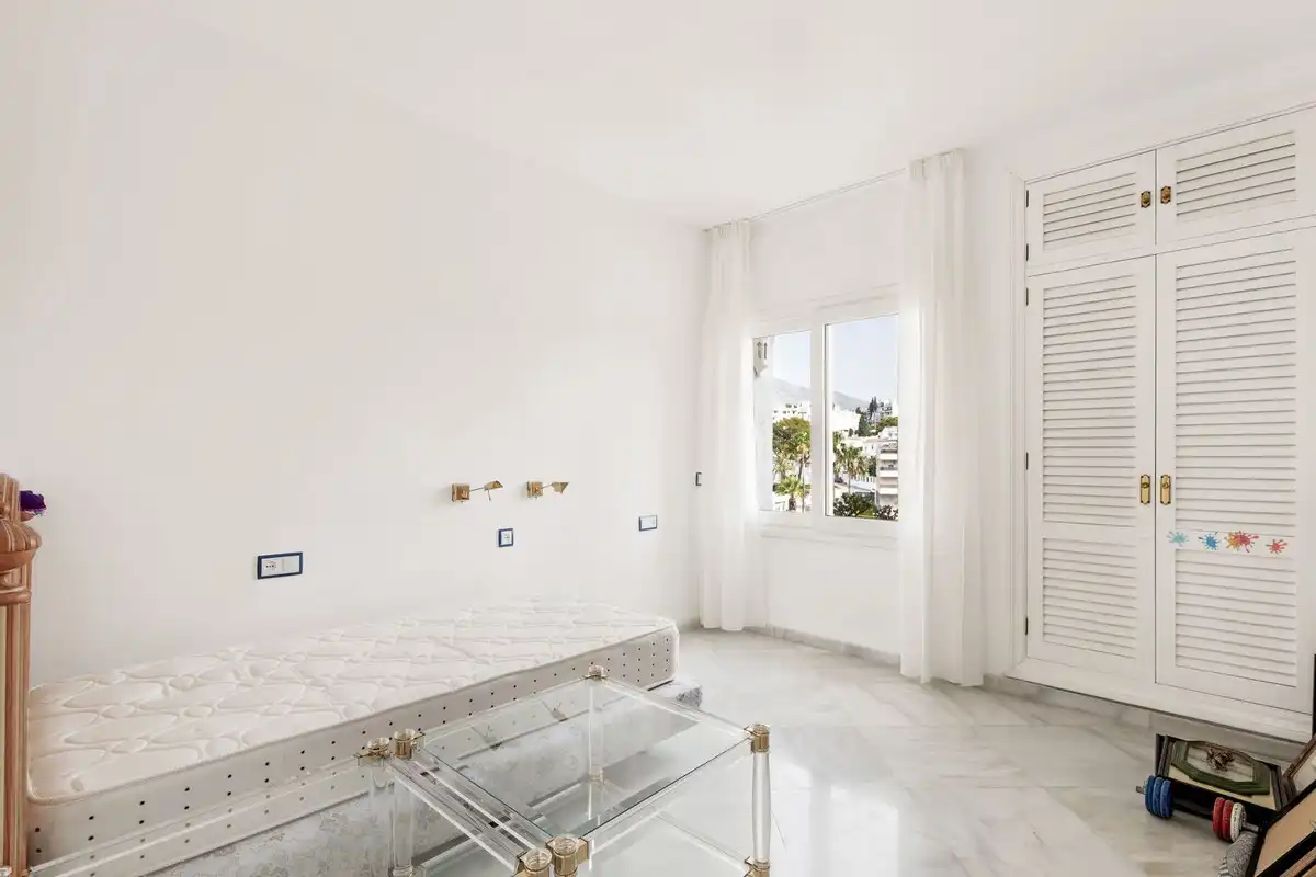 Habitación de Apartamento en venta en Torremolinos con Aire acondicionado, Terraza y Piscina comunitaria