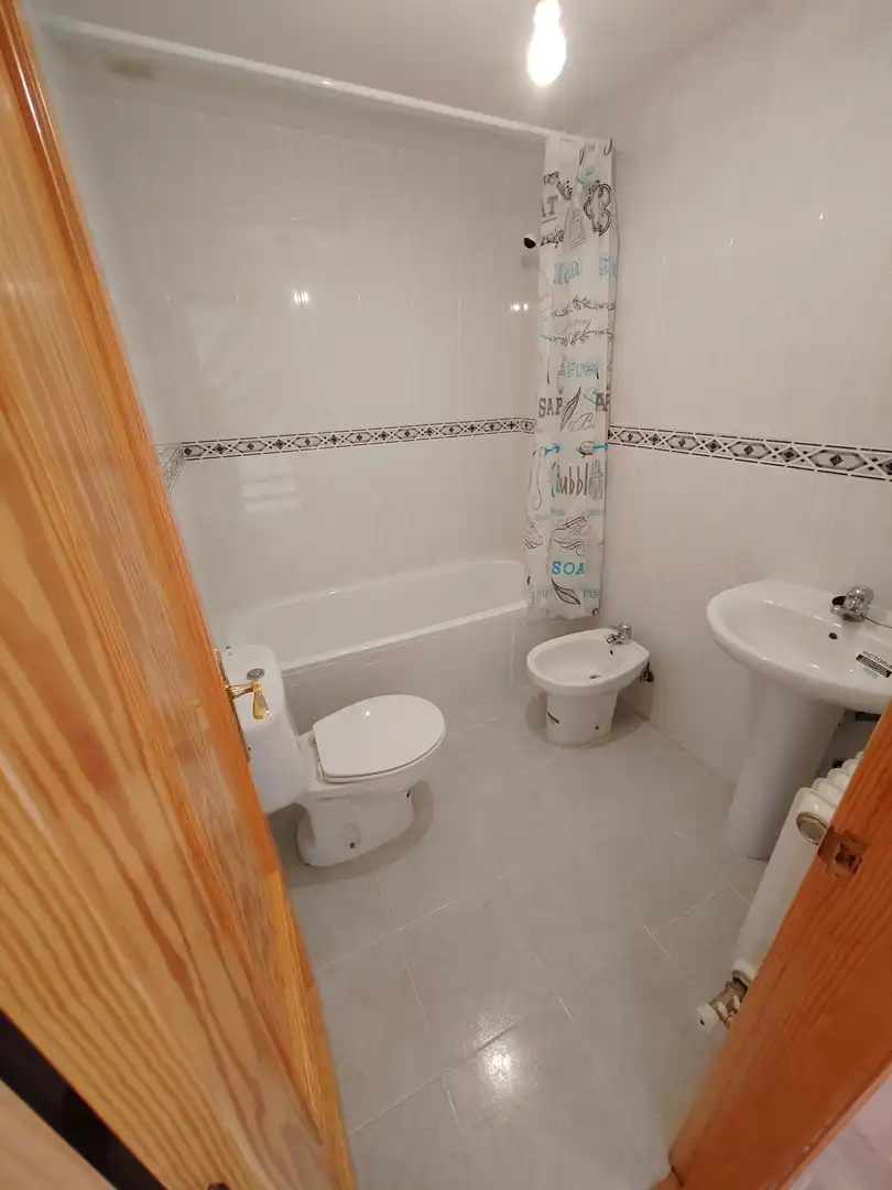 Baño de Casa o chalet en venta en Isuerre con Parquet, Piscina y Piscina comunitaria