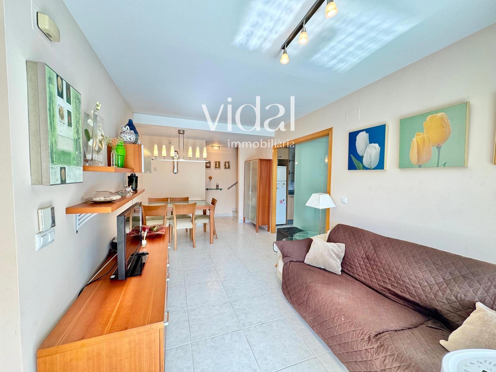 Sala d'estar de Pis en venda en Palamós amb Calefacció, Terrassa i Piscina