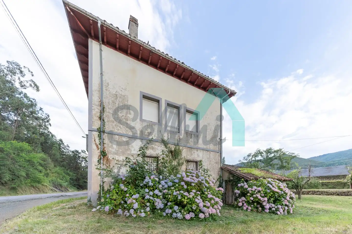 Vista exterior de Casa o chalet en venta en Salas con Calefacción, Jardín privado y Parquet