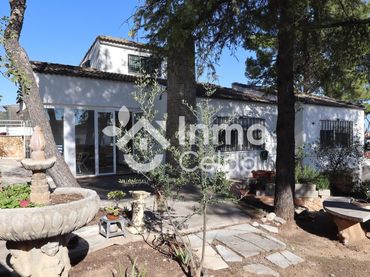 Villa mit Pool zum Verkauf in Sierra Perenchiza - Cumbres de Calicanto - Sto Domingo