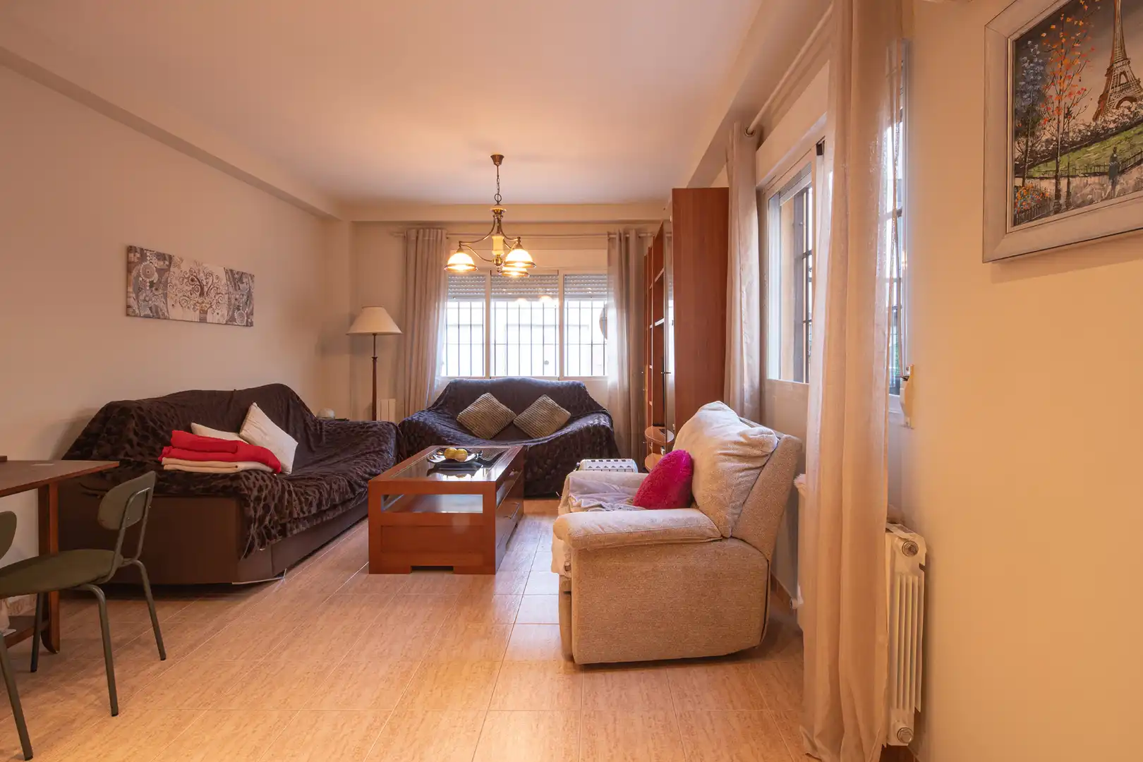 Sala d'estar de Casa adosada en venda en Armilla amb Aire condicionat