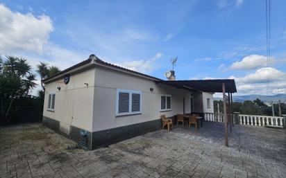 Vista exterior de Casa o xalet en venda en Terrassa amb Aire condicionat, Calefacció i Jardí privat