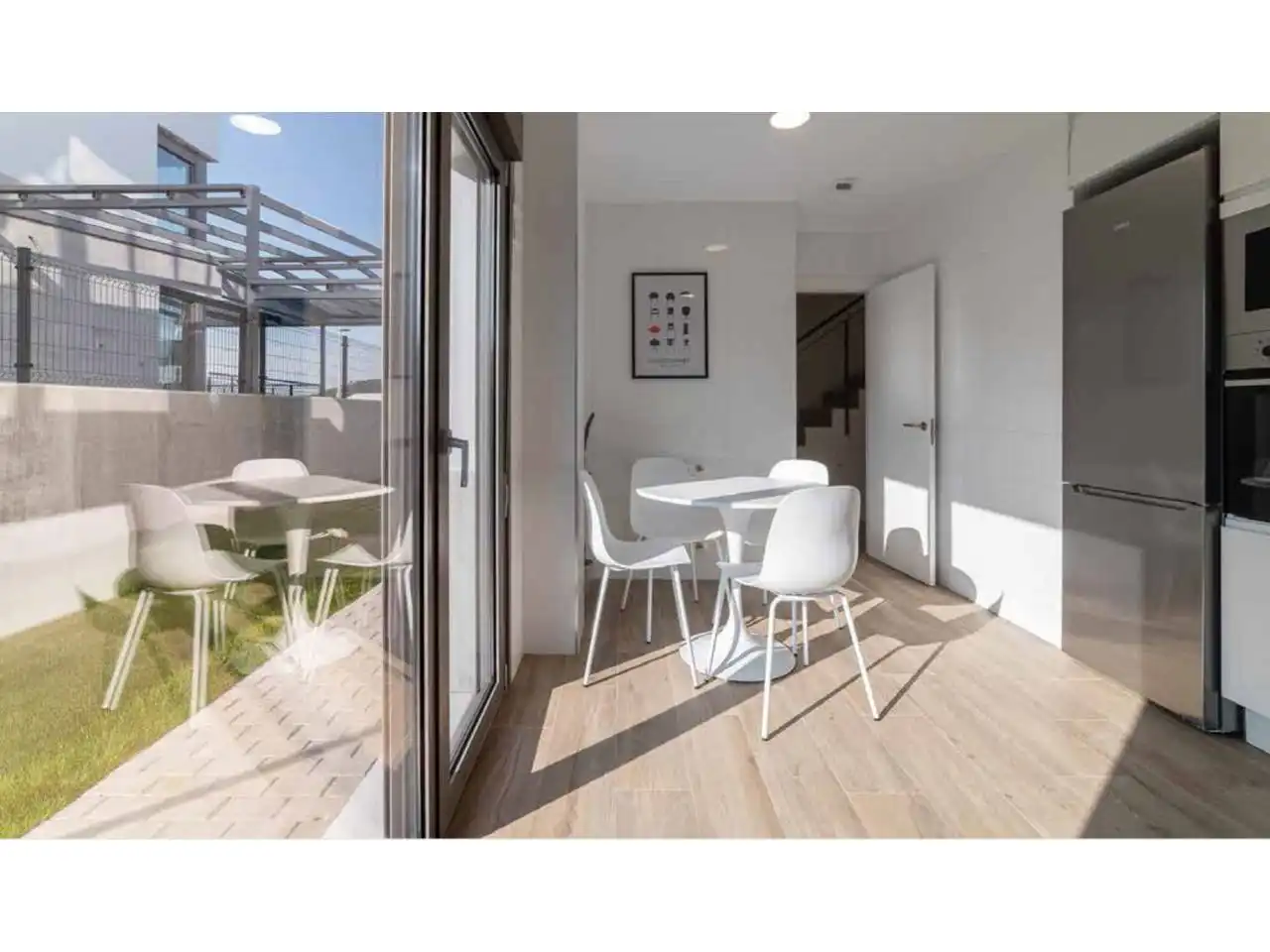 Habitación de Casa adosada en venta en Santa Cruz de Bezana con Calefacción, Jardín privado y Terraza