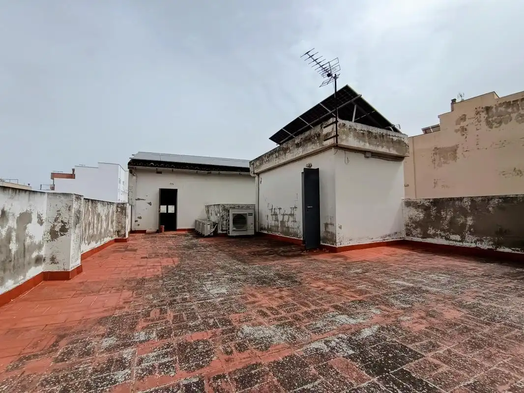 Vista exterior de Casa adosada en venda en Oliva amb Calefacció, Terrassa i Balcó