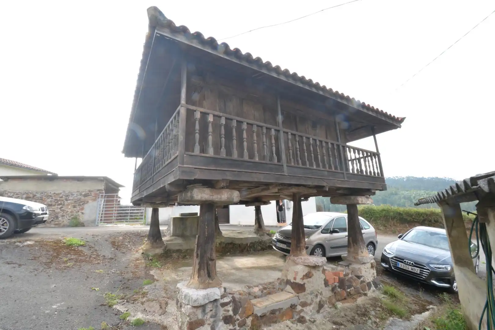 Vista exterior de Finca rústica en venda en Oviedo  amb Traster