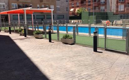 Piscina de Apartament en venda en Ciudad Real Capital amb Aire condicionat, Calefacció i Jardí privat