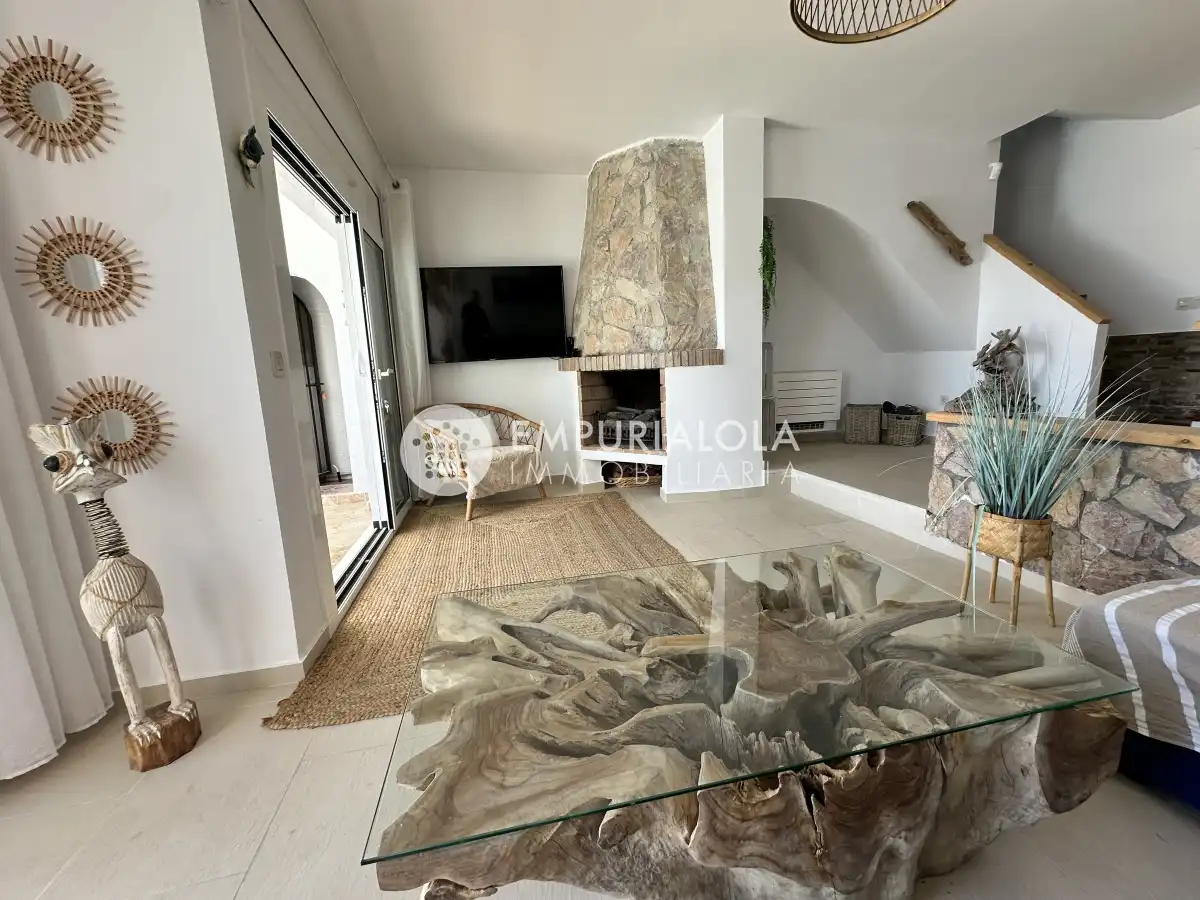 Sala de estar de Casa o chalet en venta en Empuriabrava con Aire acondicionado, Piscina y Amueblado