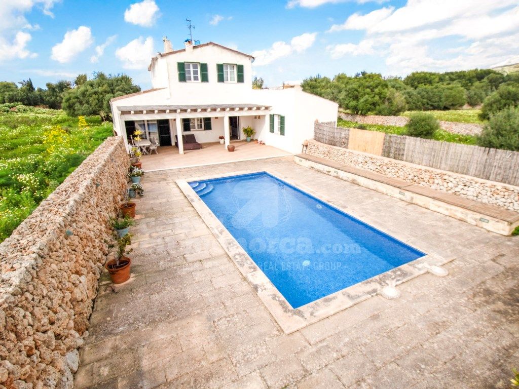 Vista exterior de Finca rústica en venda en Maó amb Calefacció, Jardí privat i Piscina