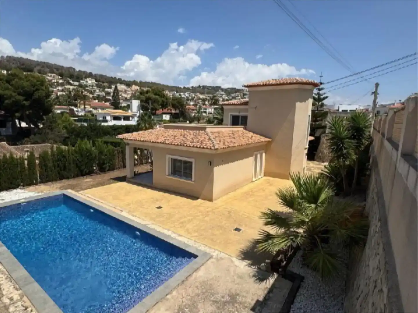 Vista exterior de Casa o xalet en venda en Calpe / Calp amb Aire condicionat, Piscina i Balcó