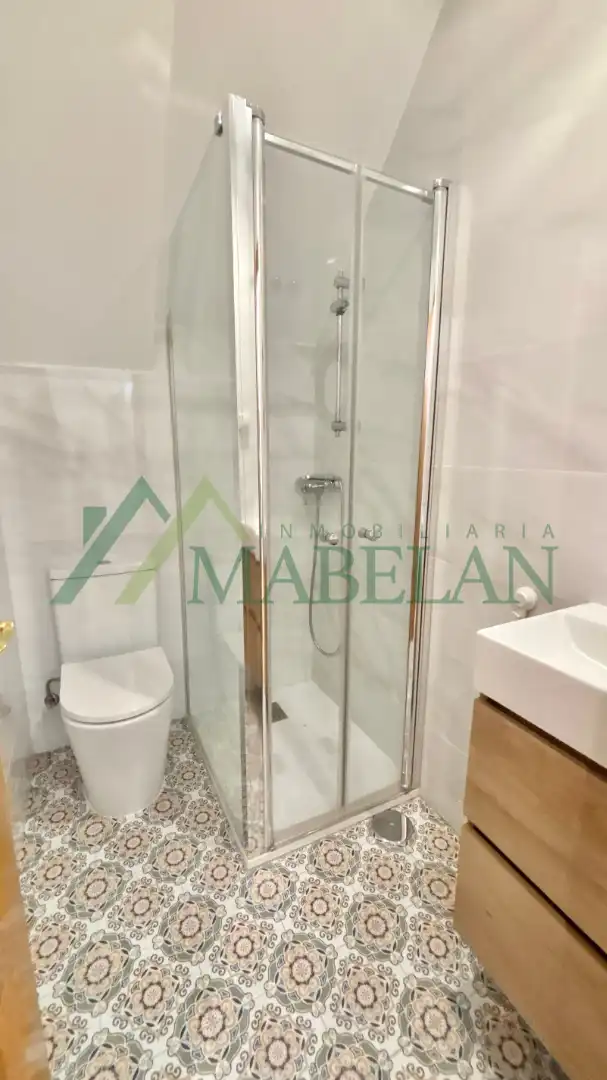 Badezimmer von Dachboden zum Verkauf in Las Rozas de Madrid mit Klimaanlage, Heizung und Parkett