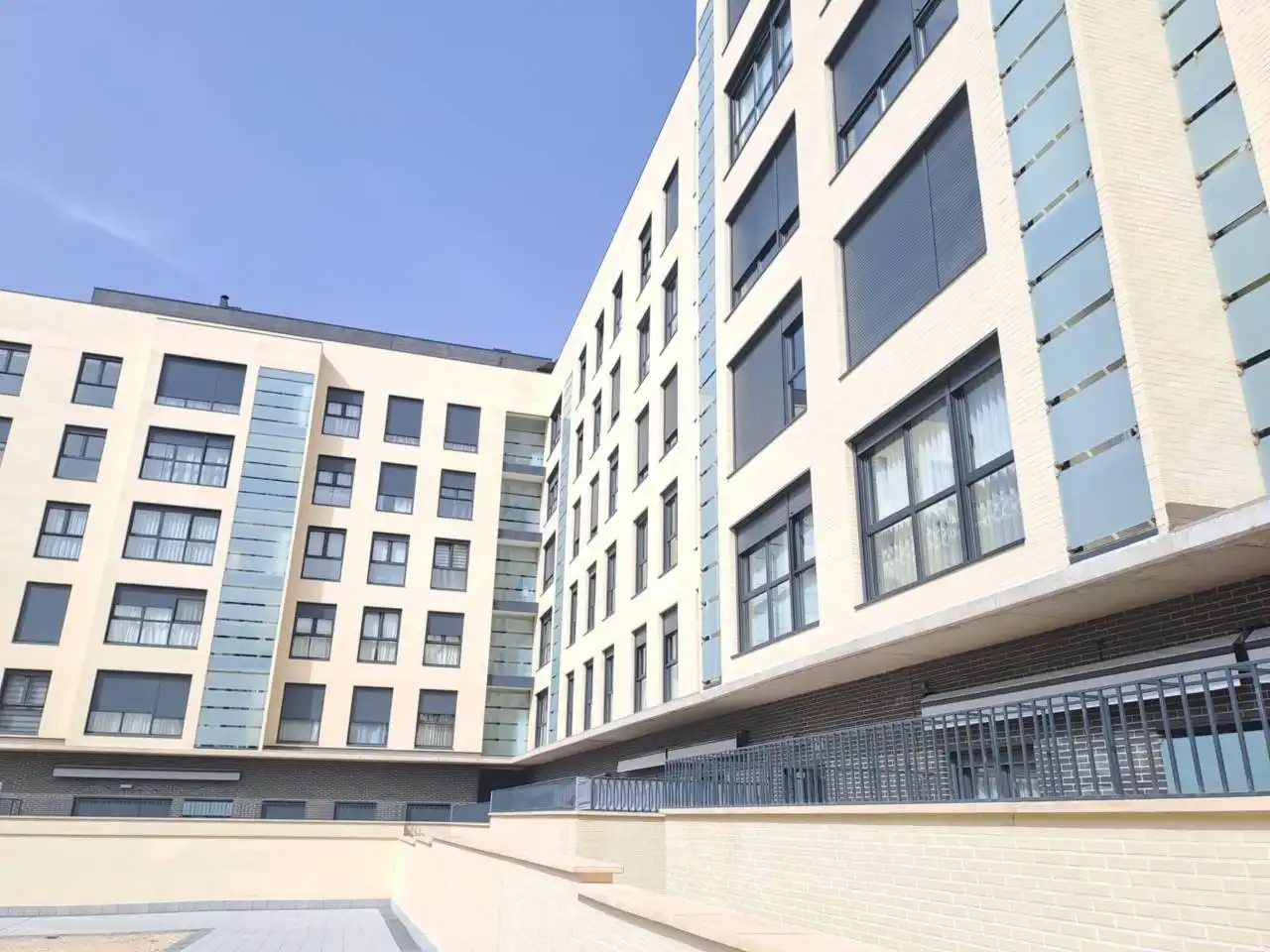 Vista exterior de Pis en venda en Burgos amb Calefacció, Parquet i Terrassa