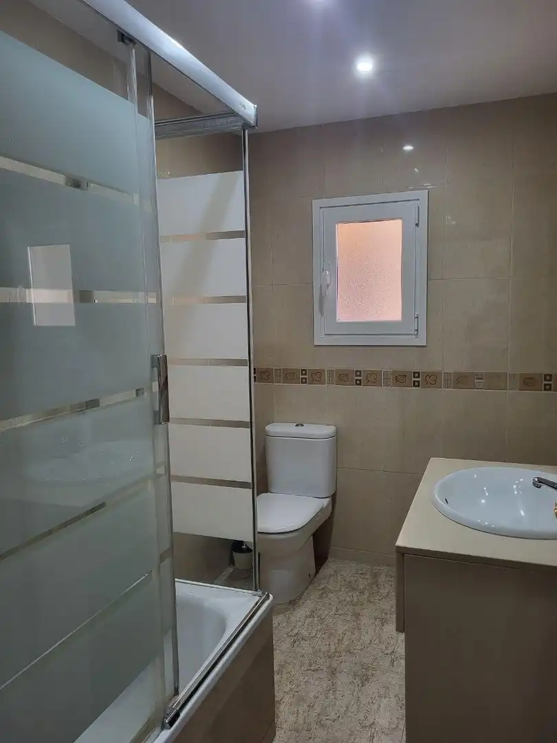 Bathroom of Flat for sale in Quart de Poblet  with Air Conditioner and Storage room
