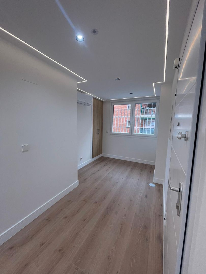 Piso en venta en Calle de Valle Inclán, Las Águilas, Latina