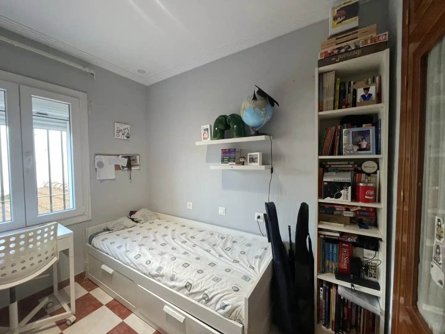 Schlafzimmer von Einfamilien-Reihenhaus zum Verkauf in Gines mit Klimaanlage, Heizung und Abstellraum