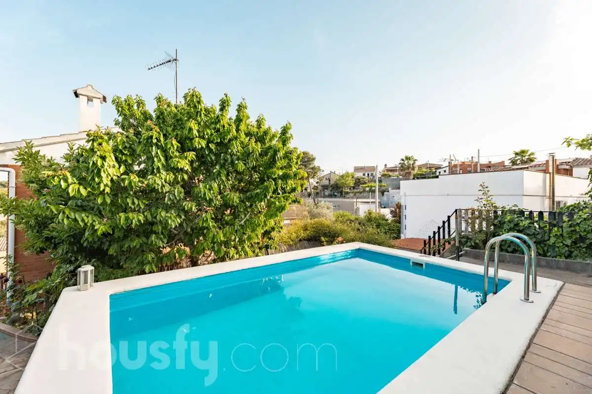 Piscina de Casa o xalet en venda en Castellbisbal amb Aire condicionat, Calefacció i Jardí privat