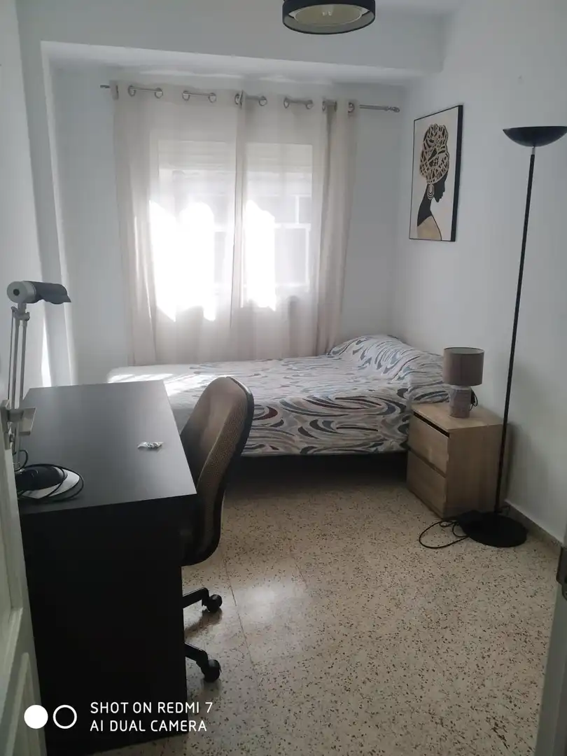 Habitación de Piso de alquiler en Granada con Terraza y Amueblado