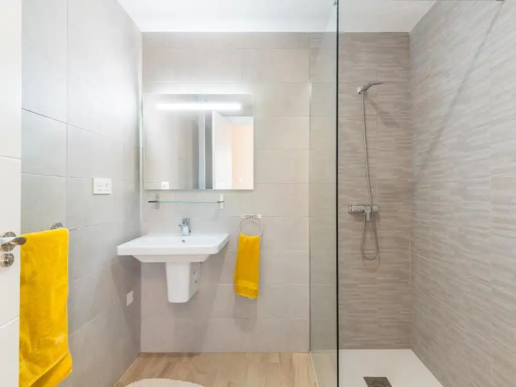 Bany de Casa o xalet de lloguer en Santa Pola amb Aire condicionat, Piscina i Moblat