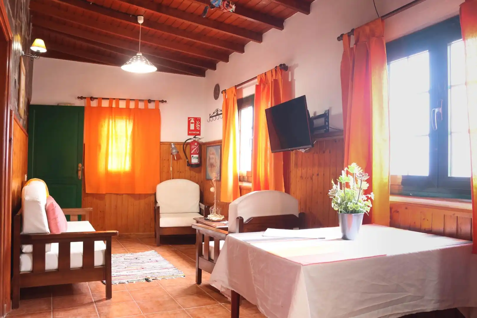 Sala de estar de Finca rústica en venta en Hermigua con Jardín privado, Terraza y Amueblado