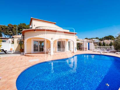 Vista exterior de Casa o xalet en venda en Calpe / Calp amb Aire condicionat, Calefacció i Jardí privat