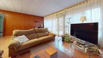 Sala d'estar de Pis en venda en Castelldefels amb Aire condicionat, Calefacció i Parquet